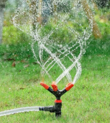 Rociador giratorio automatico de tres puntas ajustable